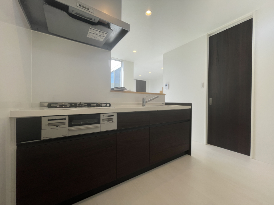 3口コンロ&グリルのついたシステムキッチンはお料理が捗りそう