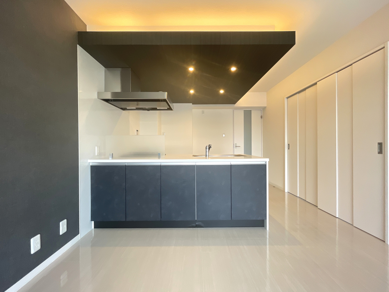 キッチンはシックでおしゃれ。