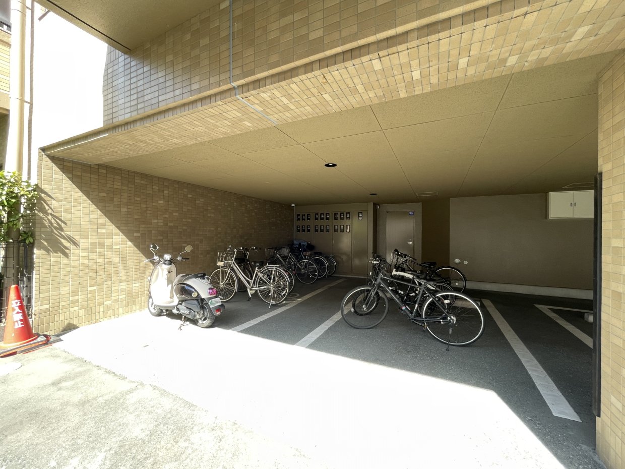 1階ピロティが駐輪場です