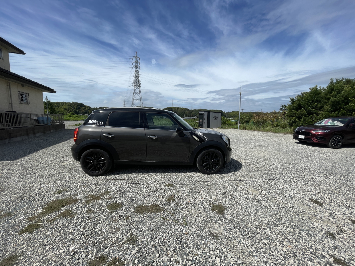 駐車場は敷地外。