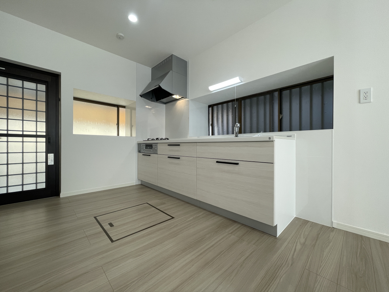 キッチン周りも窓が多く、自然換気しやすそう