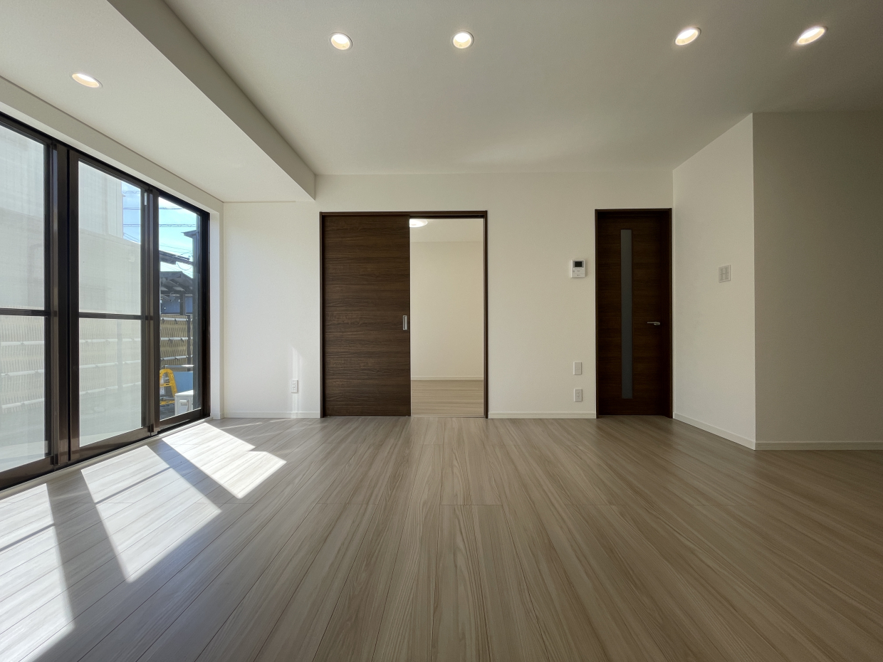 ダウンライトが上品なシンプルで美しい空間