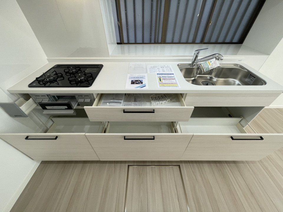 2025年5月のリフォームで交換しているピカピカのキッチン