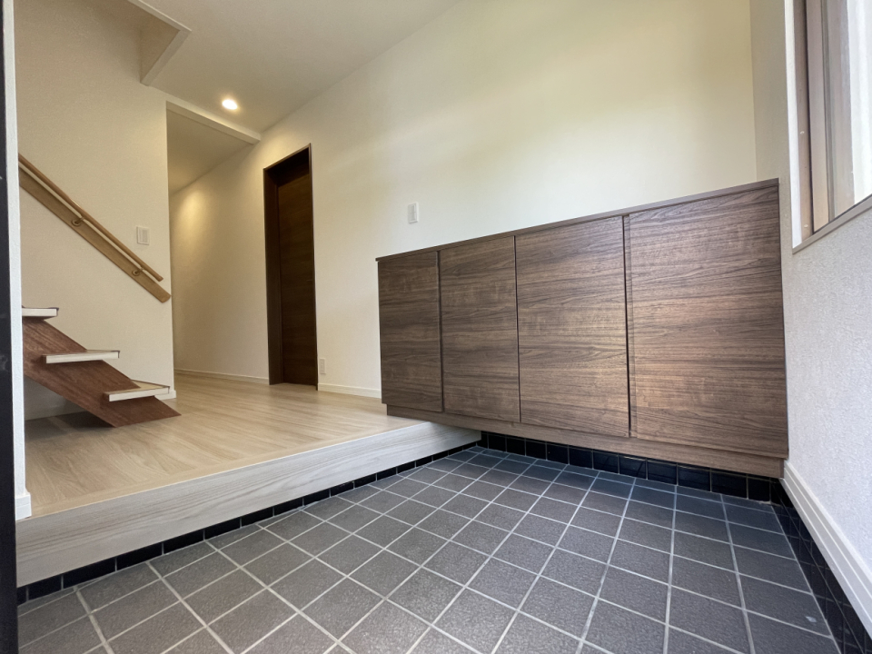 玄関入った瞬間に外観とのギャップに驚くクオリティ。