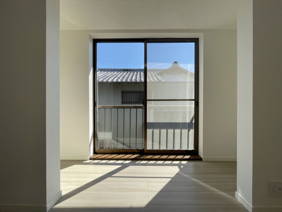 洋風版の縁側のよう。日向ぼっこ出来そう。