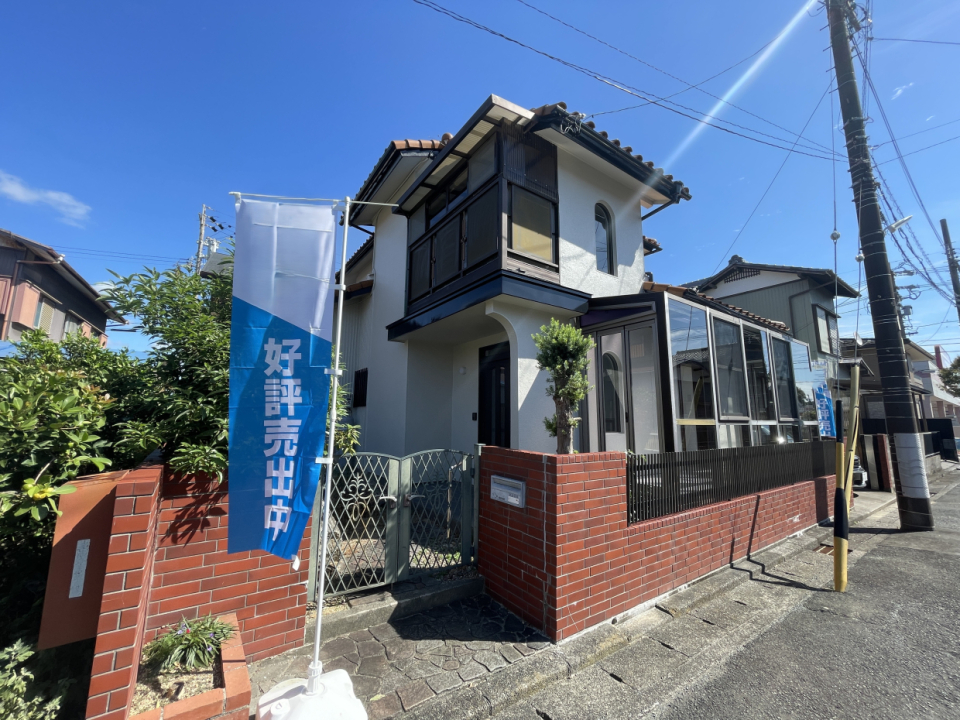 1979年築のお家なので外観はレトロです。