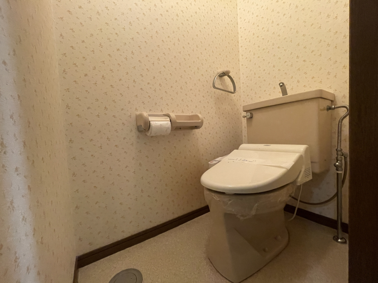 お手洗いは上下階両方、全部で2つあります。