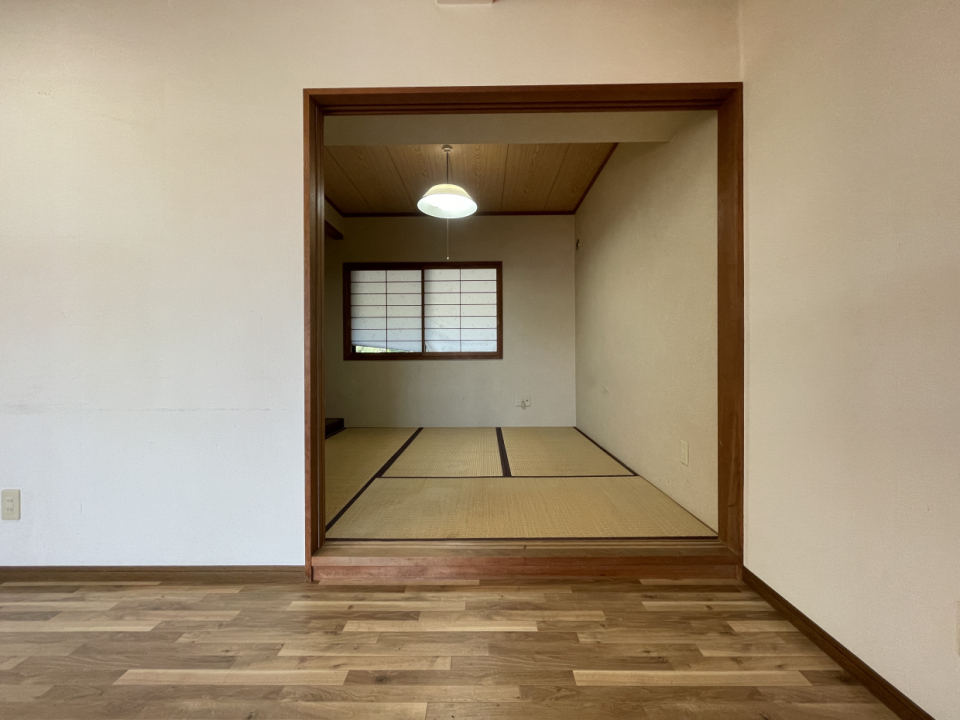 LDKの北の引き戸を開けると和室が出現。