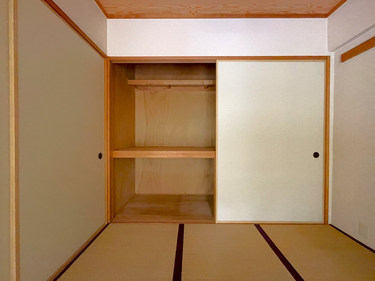 4.5帖+押入れがあるのでお布団をしまっておいてお子さんのお昼寝部屋に