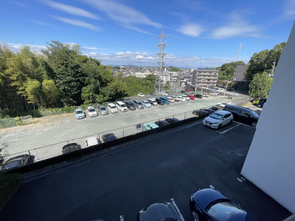 坂の途中にあるマンションなので、見晴らしがいいのが自慢です