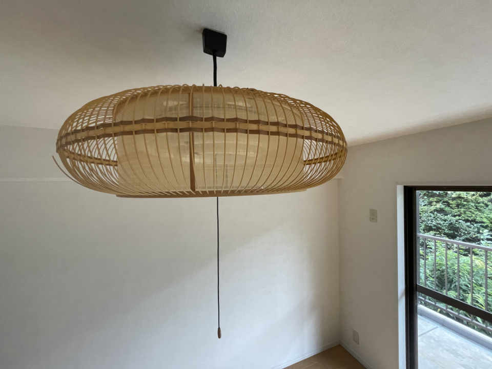 LDKについている照明が和洋折衷でおしゃれ