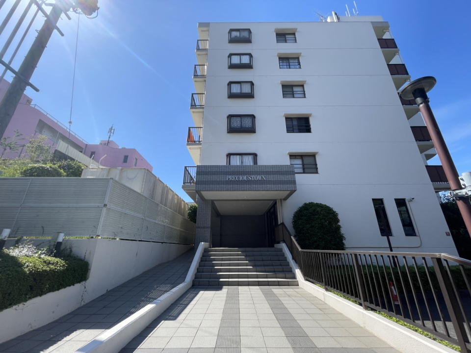 鉄筋コンクリート造の6階建て。今回の募集は2階です