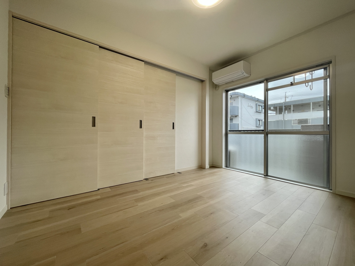 LDKのお隣の約6帖の洋室