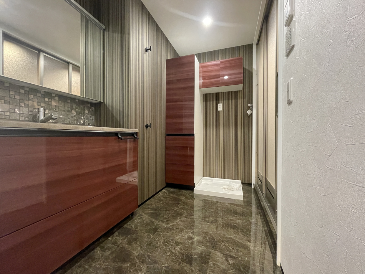 洗面所。備え付けの収納付き