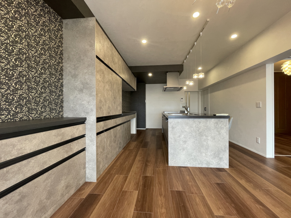 シックな色味が大人な空間