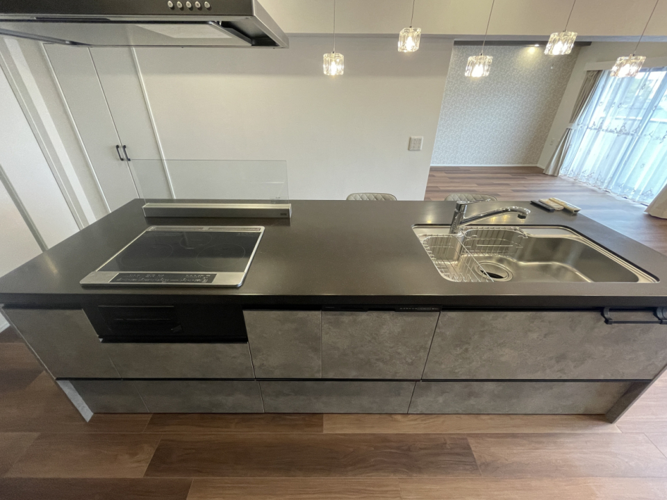 IHの3口コンロにグリル、大きなシンクに食洗機付き