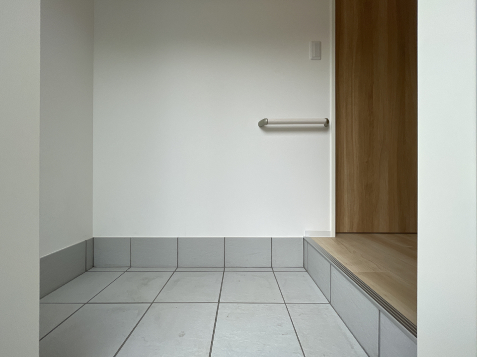 玄関の土間も広々しているので家族みんなの靴を出したままでも大丈夫