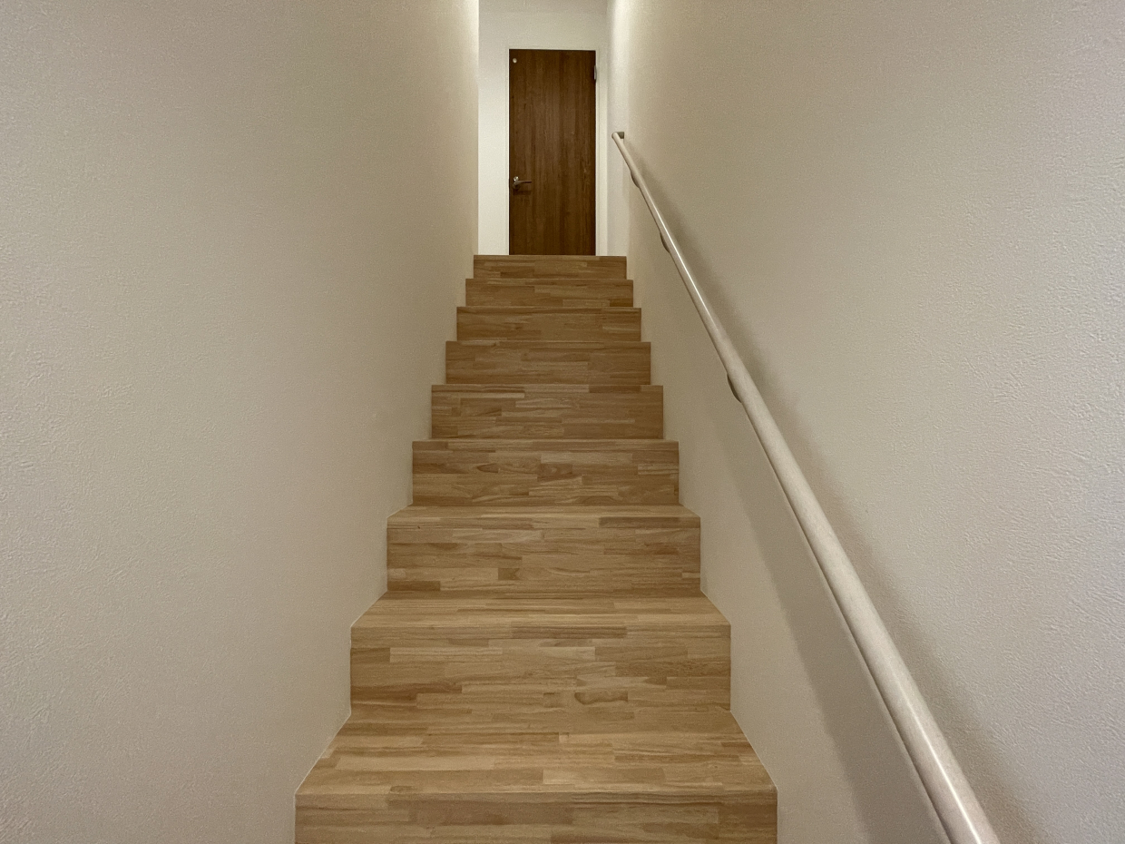 階段を上って2階へ