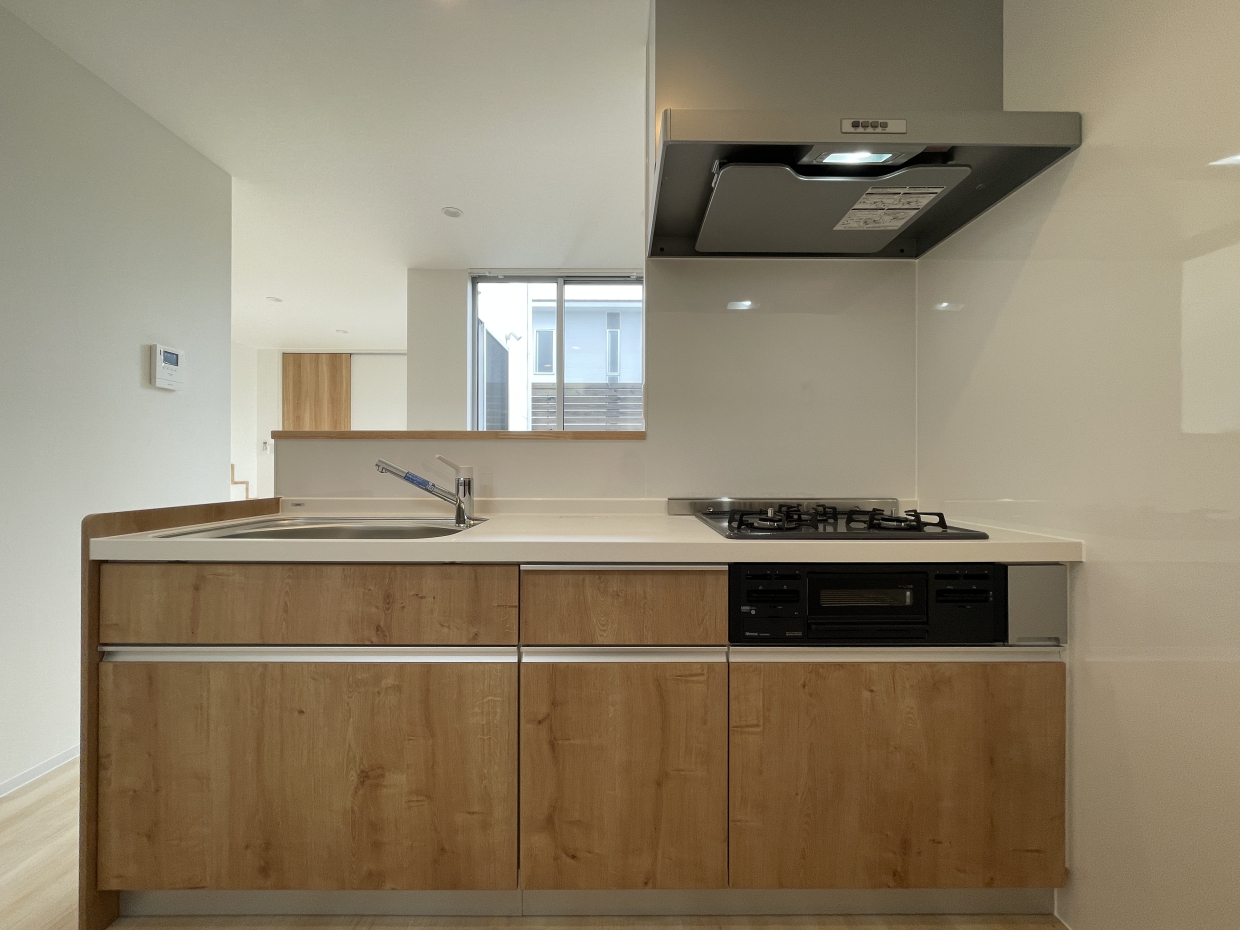 対面タイプのキッチンはお料理しながら家族の様子が見れて安心