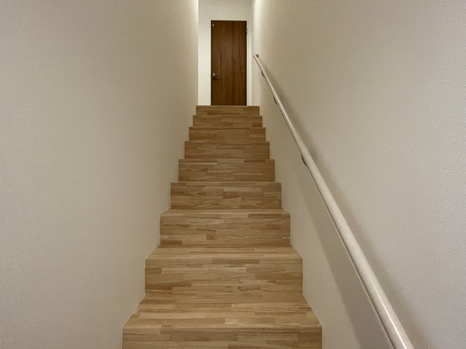 階段を上って2階へ