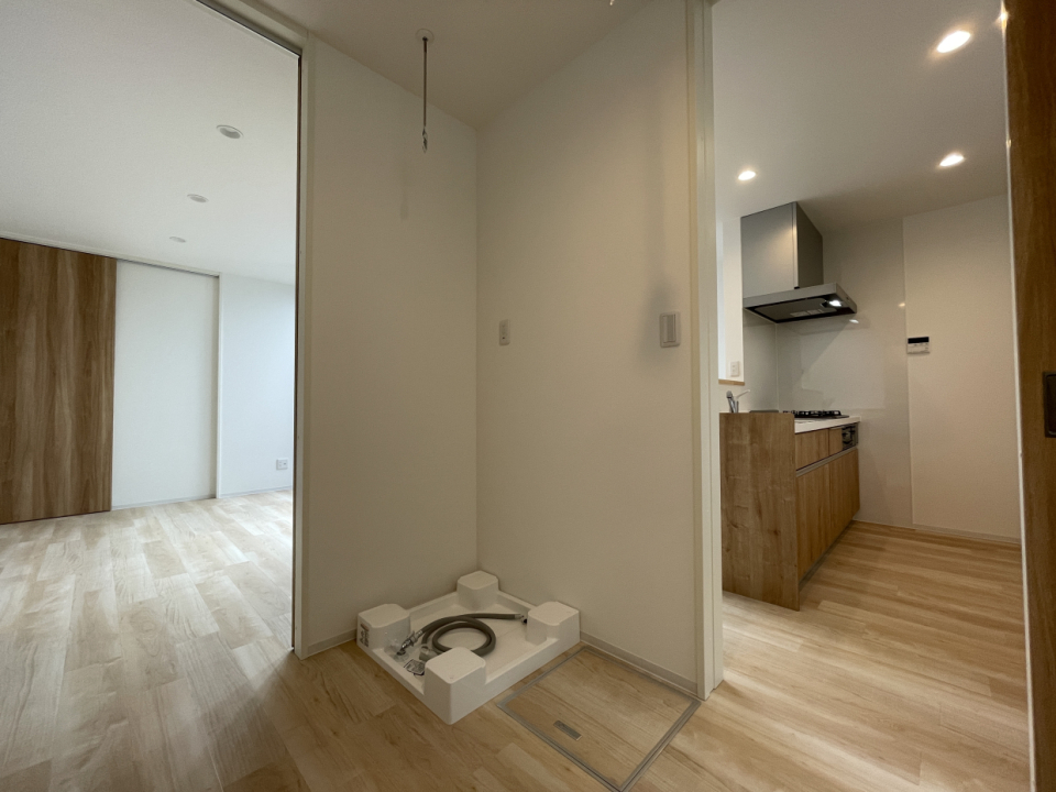 脱衣所はドアが2つあり回遊動線になっているので、家事効率もアップ！