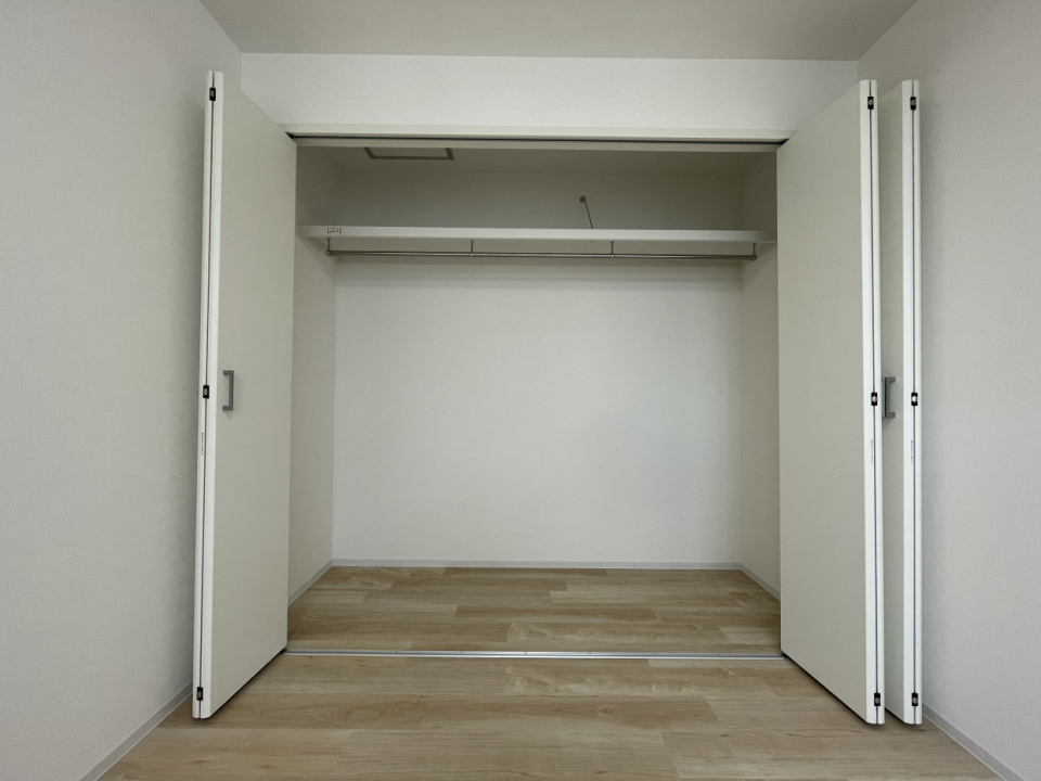 代わりに壁一面収納があります！