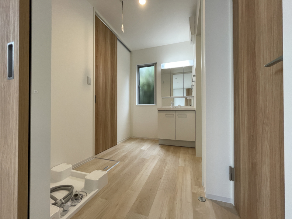 スペースがゆったりしているので親子でお着換えしたり、洗濯をする隣で歯磨きしたりしていても余裕