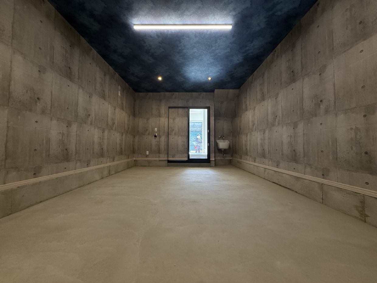 約3メートルあり、一般的な乗用車は楽々入ります◎