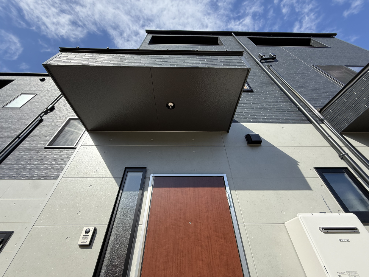 工事中なのであまり外観は撮れませんでしたが、扉は火星をイメージ！