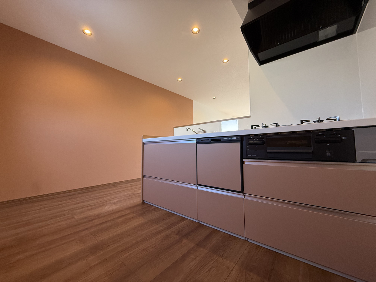 火星をイメージした赤色・赤茶色のデザイン