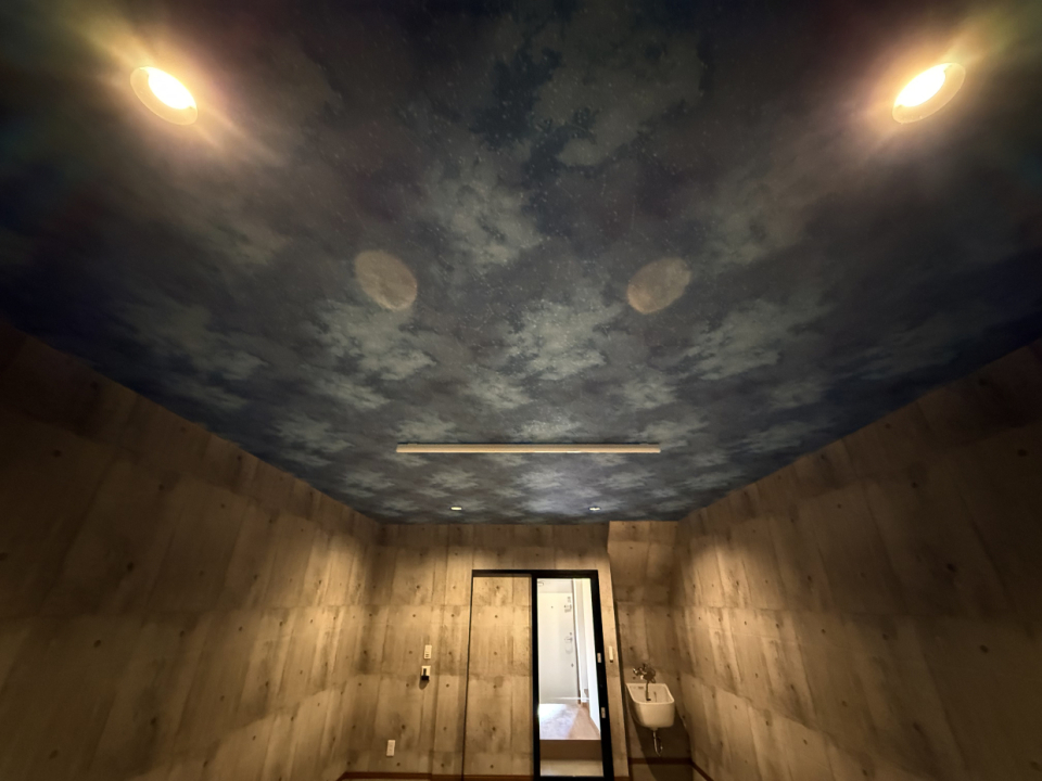 電気が消えると星空が光るそうです