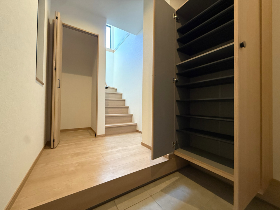 玄関収納もたくさん◎