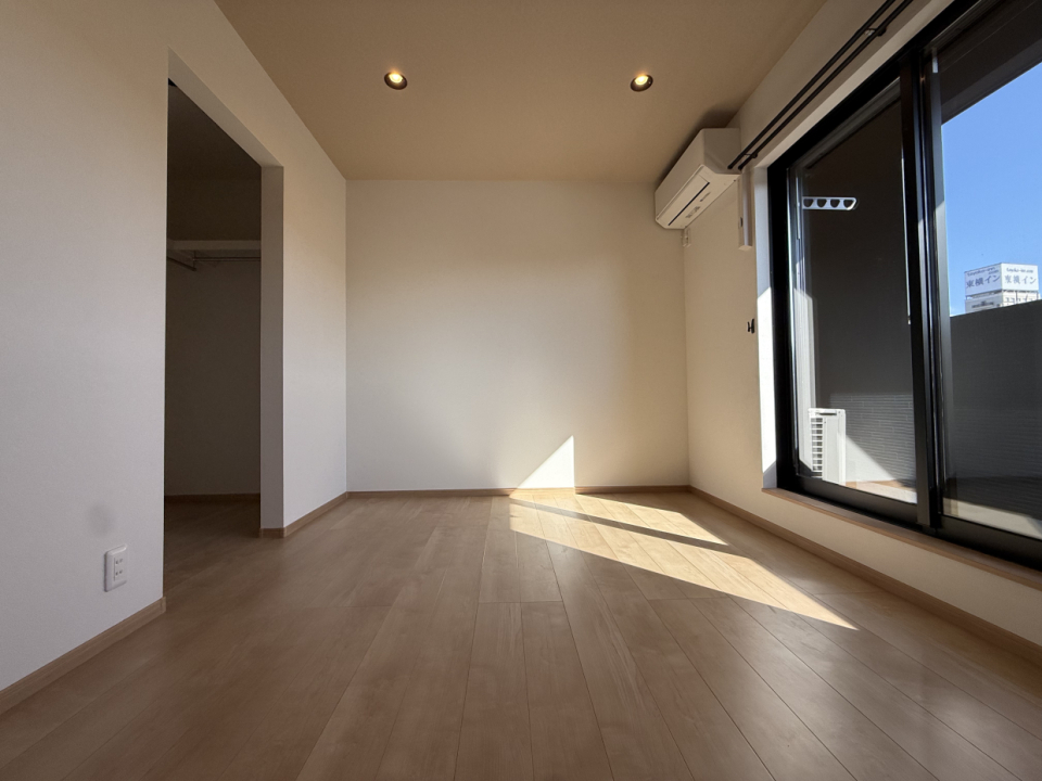 洋室が2部屋、どちらも約6帖