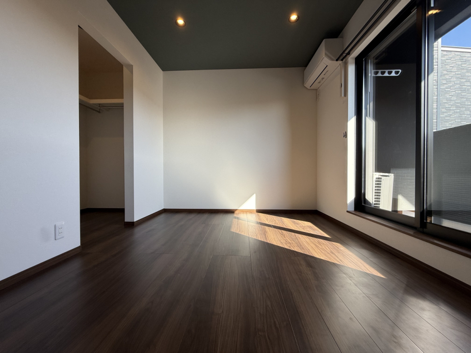 洋室が2部屋、どちらも約6帖