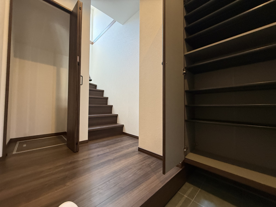 玄関収納もたくさん◎