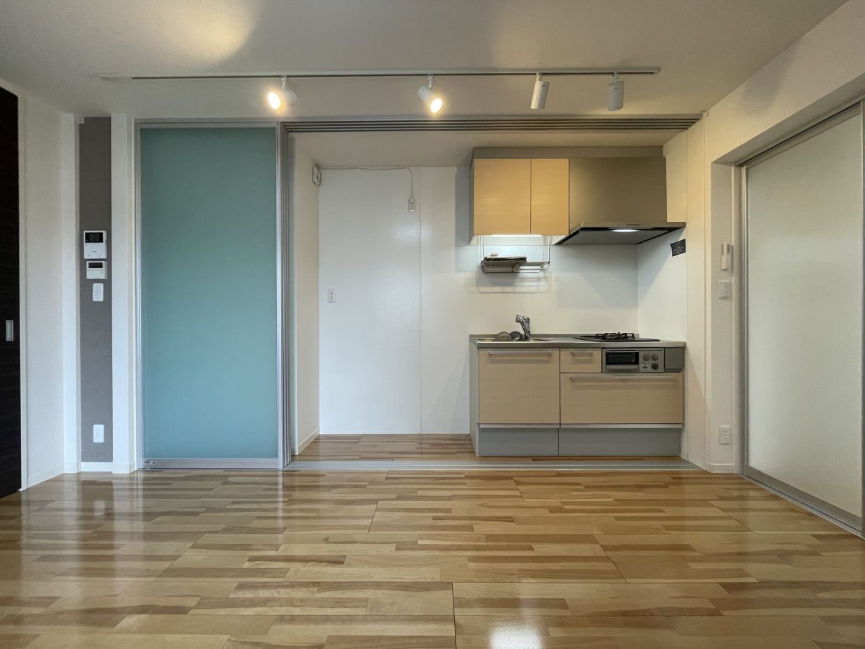 モザイクガラスを開けるとキッチンが出現！