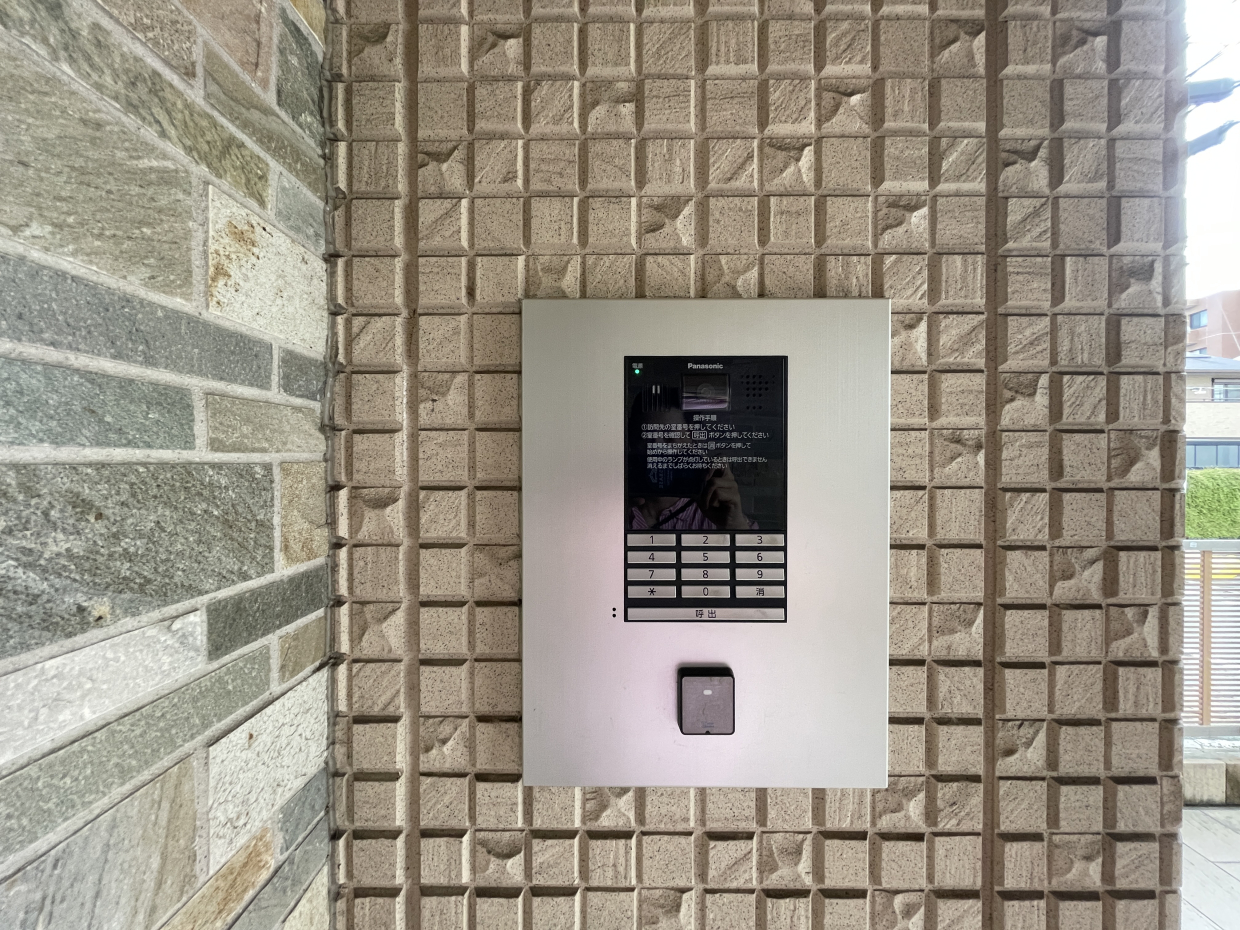 エントランスはオートロック付き