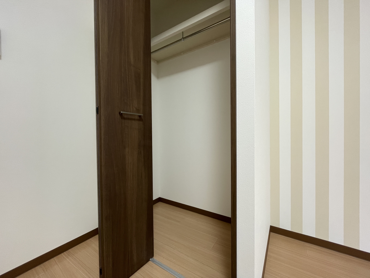 収納もリノベ済みで、押し入れではなくクローゼットタイプです