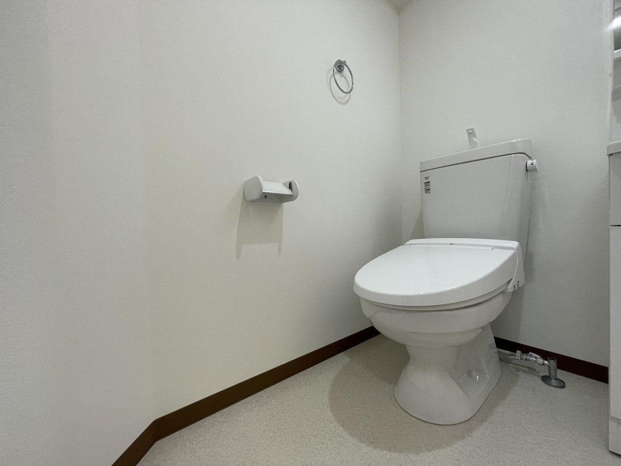 お手洗いはウォシュレット付きです