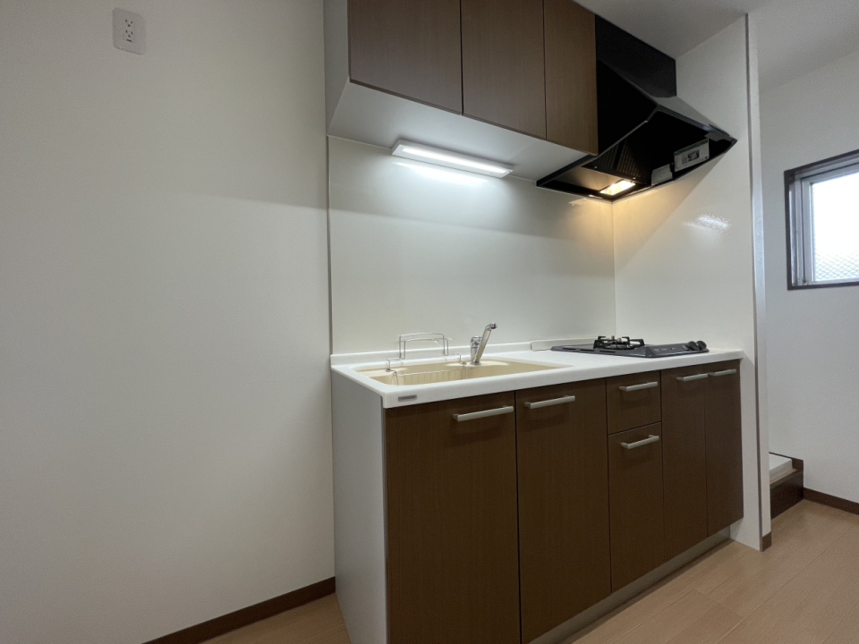 キッチンはコンロ付きのシステムキッチン