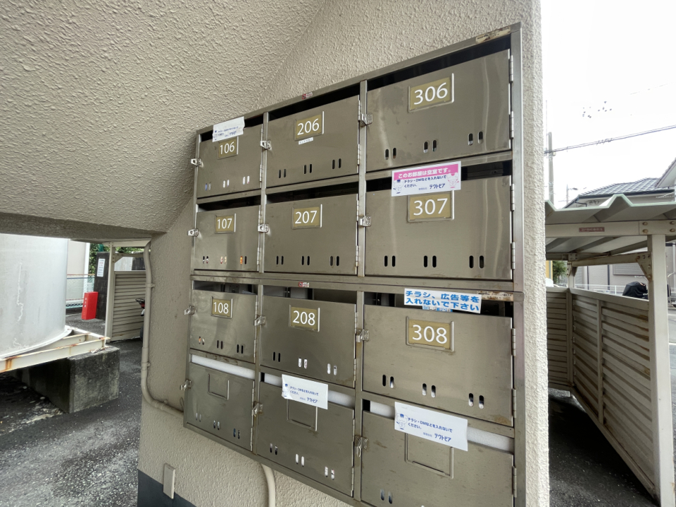 集合ポスト。鍵などは特にありません
