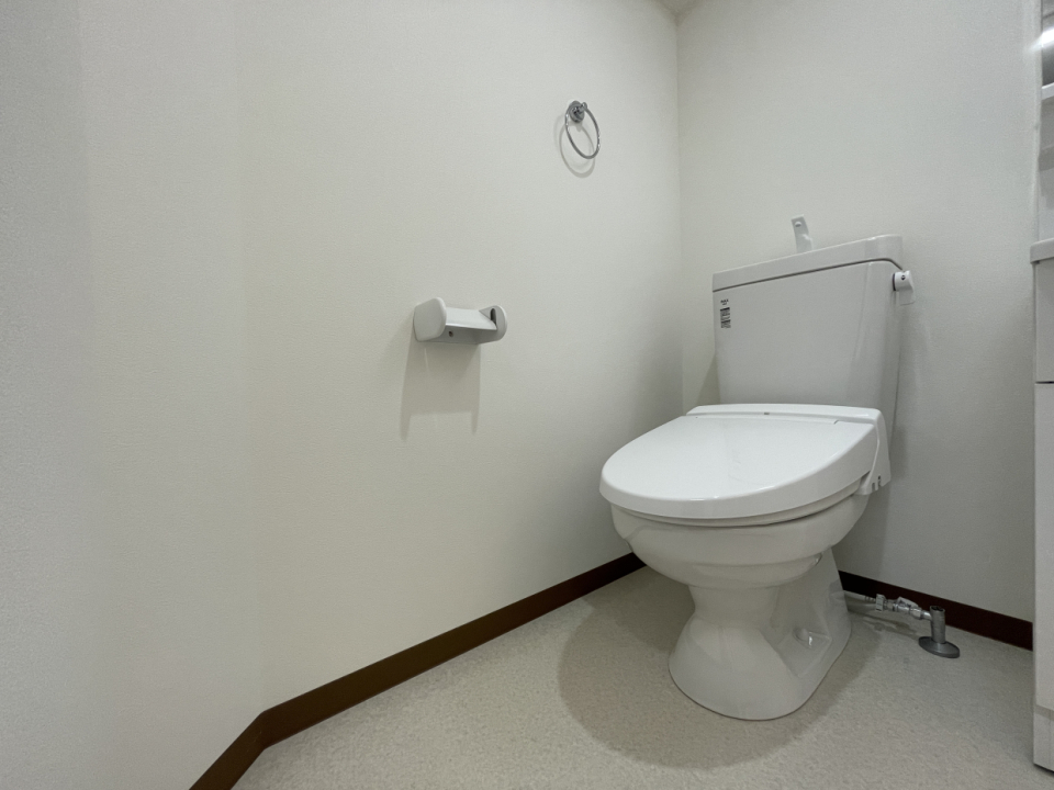 お手洗いはウォシュレット付きです