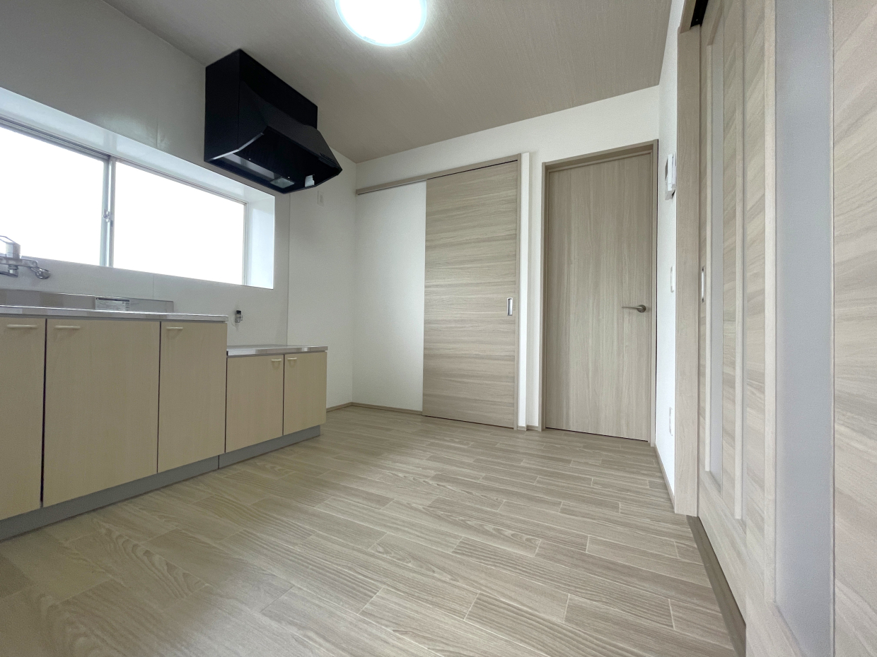 DK6帖。窓があるのでお料理中も手元が明るいのは嬉しい