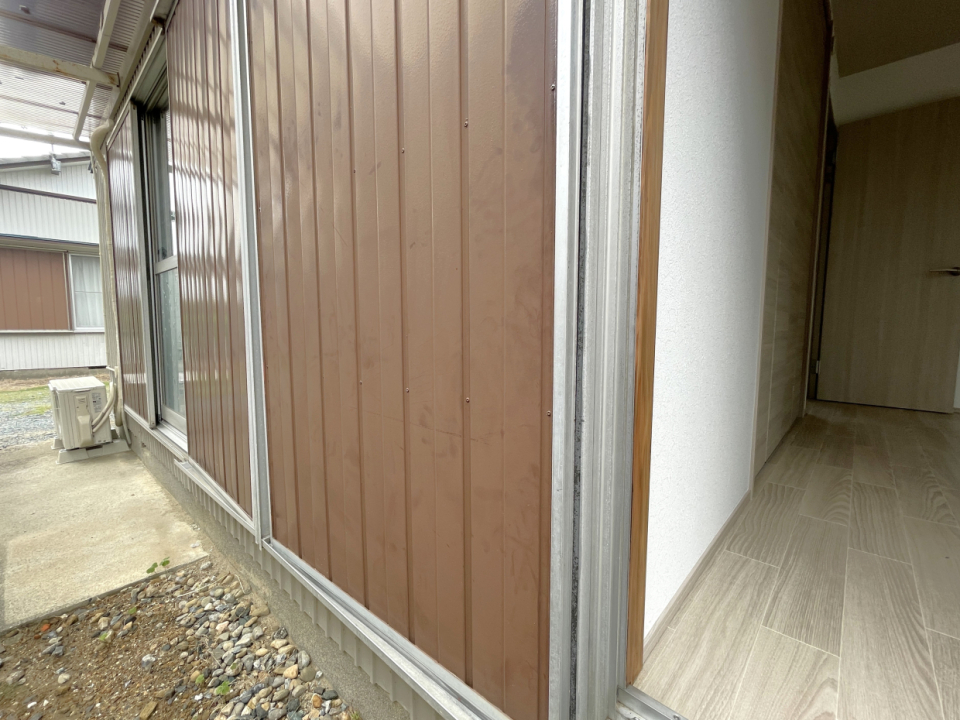 雨戸は外に出ないと開け閉めできないのでちょっと面倒に感じるかも