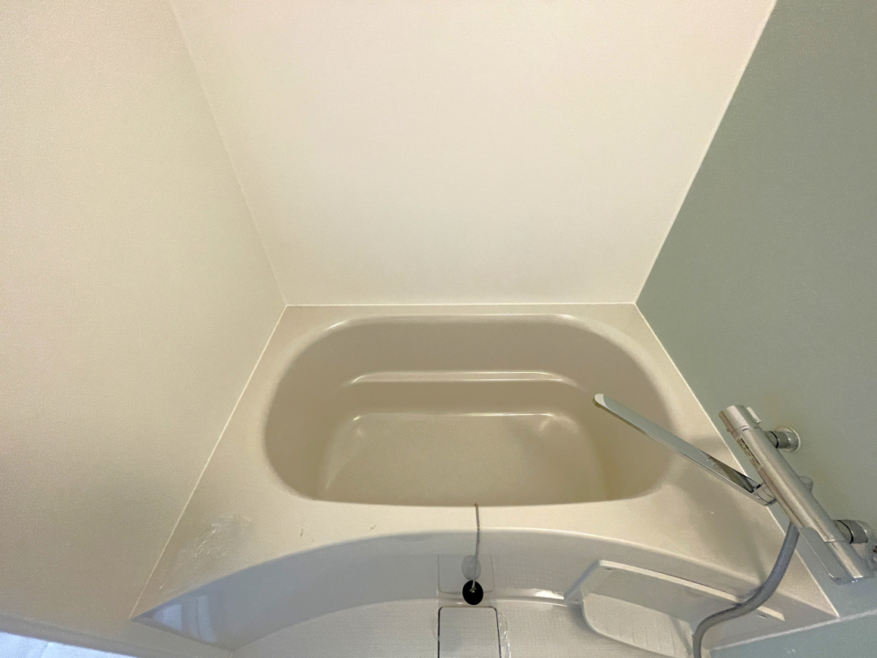 追い焚きは付いていないので、お湯はりは上の蛇口から