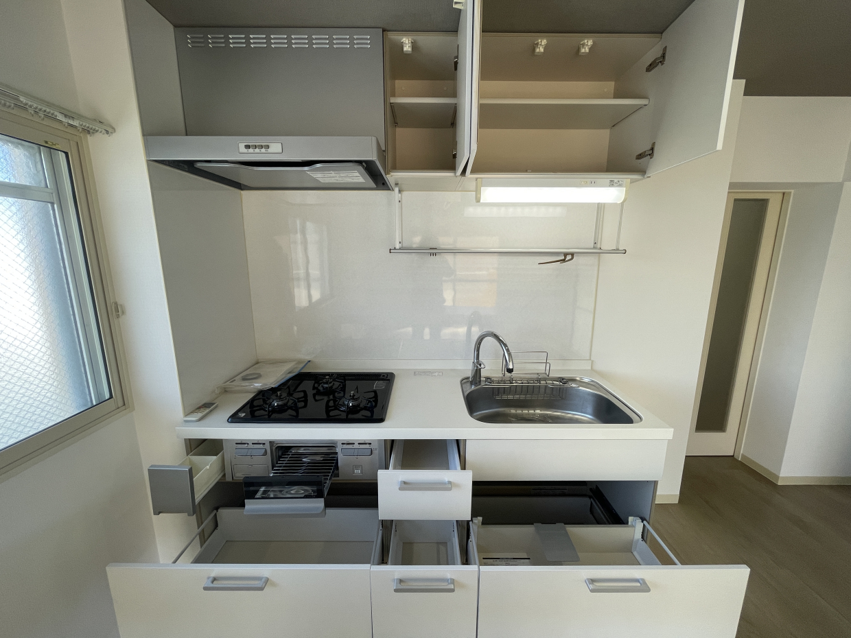 収納は引き出しタイプで立ったまま中身が確認できるので便利です