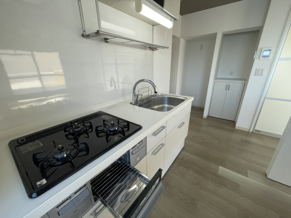 3口コンロ&グリル付きのシステムキッチン