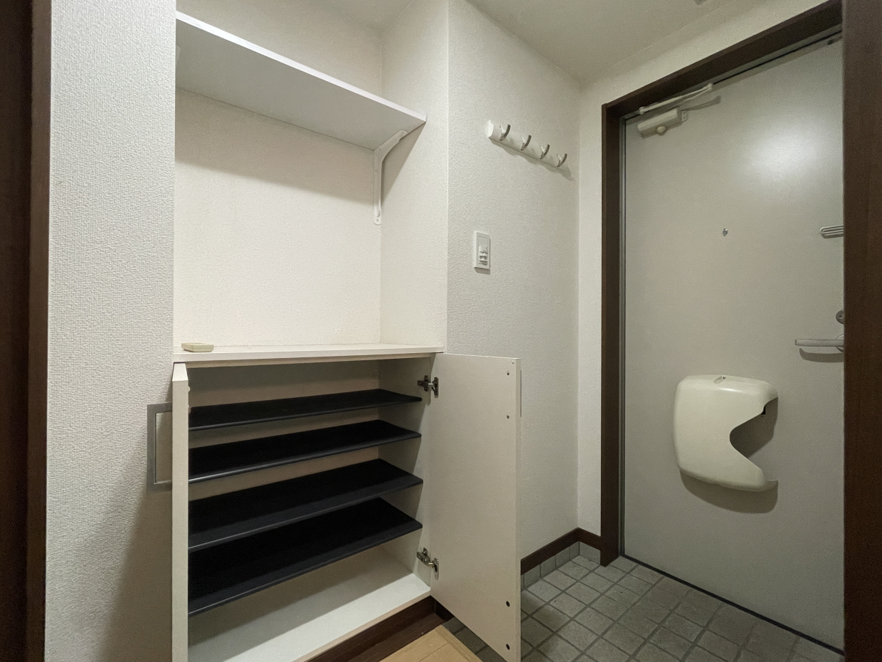 シューズボックスは2人以上で使うなら若干小さめかも