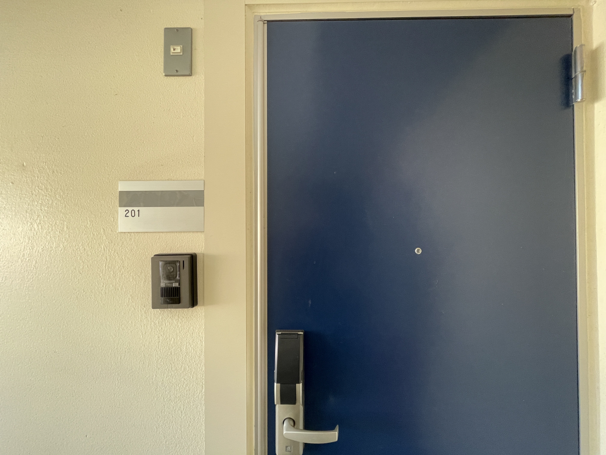 玄関のカギはデジタルロックのタイプ