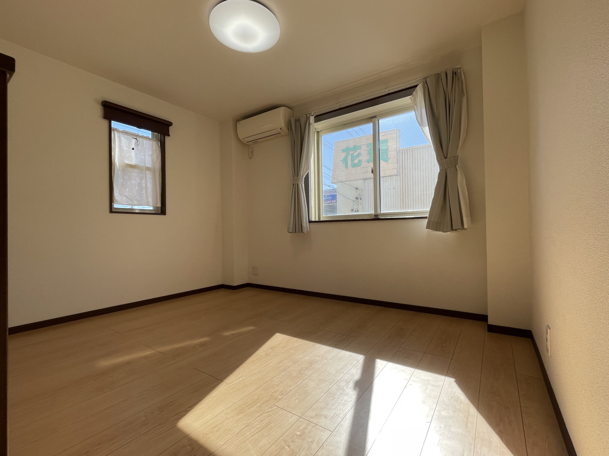 LDKだけで3つの窓があり陽当たり良好